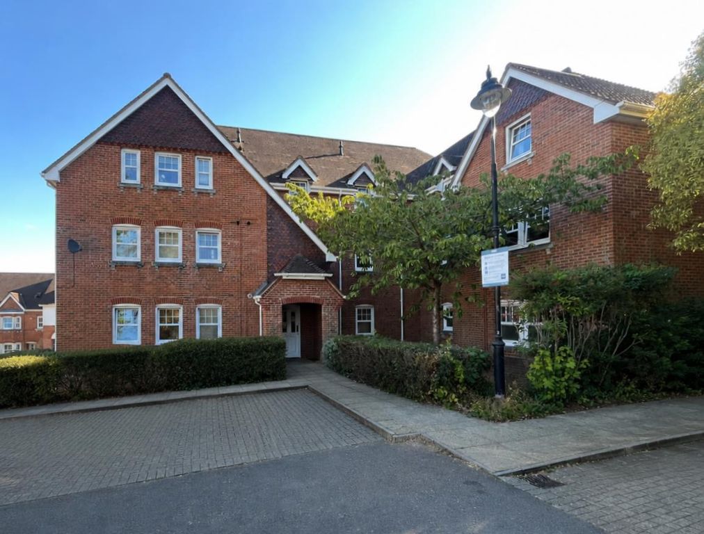 2 bed flat for saleCampbell Fields, Aldershot GU11