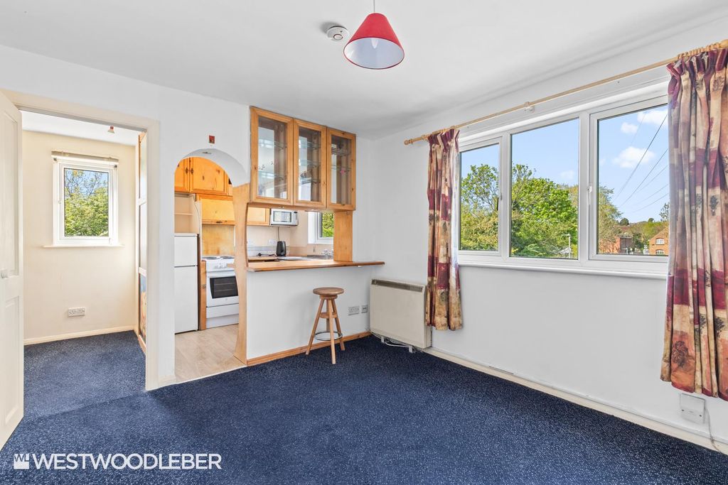 Property photo 2 of 14 Parrotsfield_4.Jpg