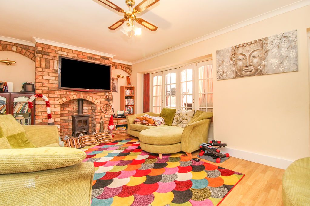 Property photo 3 of 17 Living Room