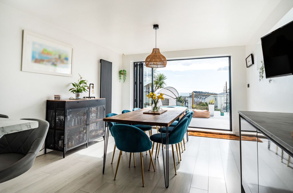 Property photo 1 of 40 Dining Room