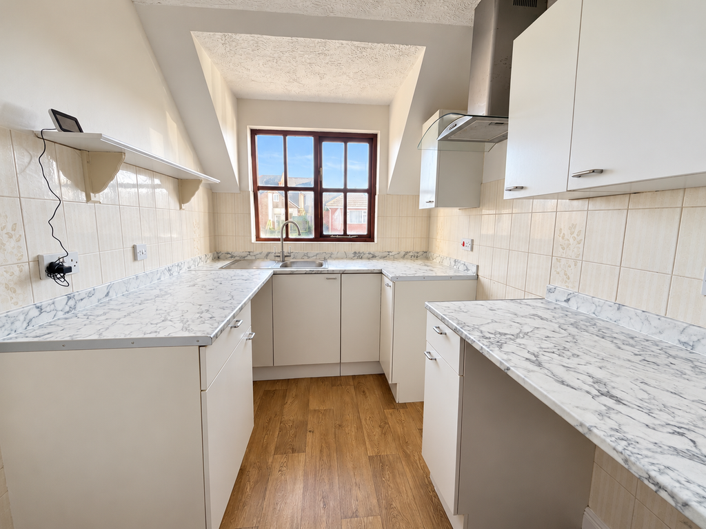 Property photo 3 of 10 Kitchen