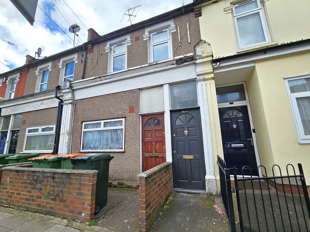 Property photo 2 of 11