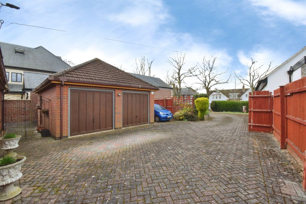 Property photo 2 of 34