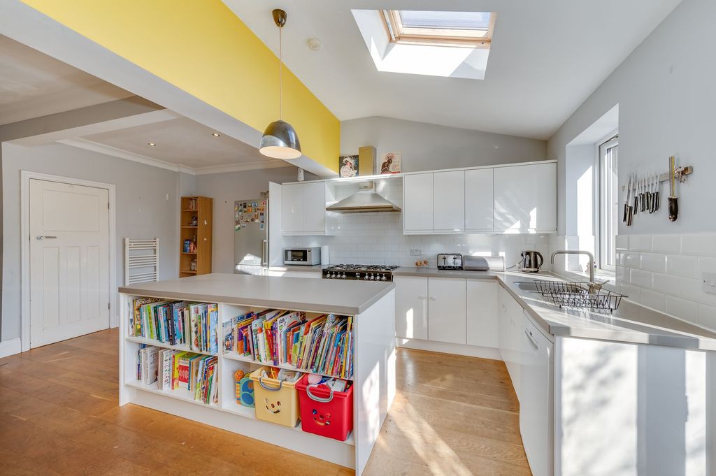 Property photo 2 of 23