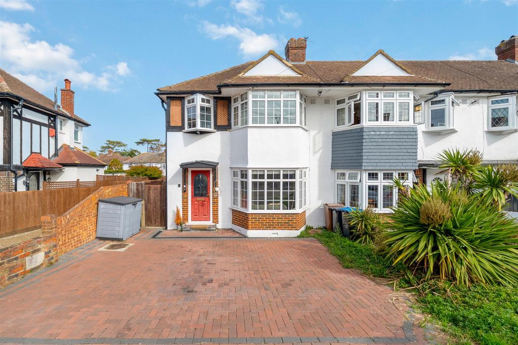 Property photo 1 of 12 Cardinal Avenue Sm4
