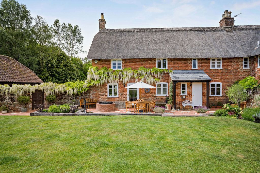 Property photo 1 of 25 Cranborne Cottage