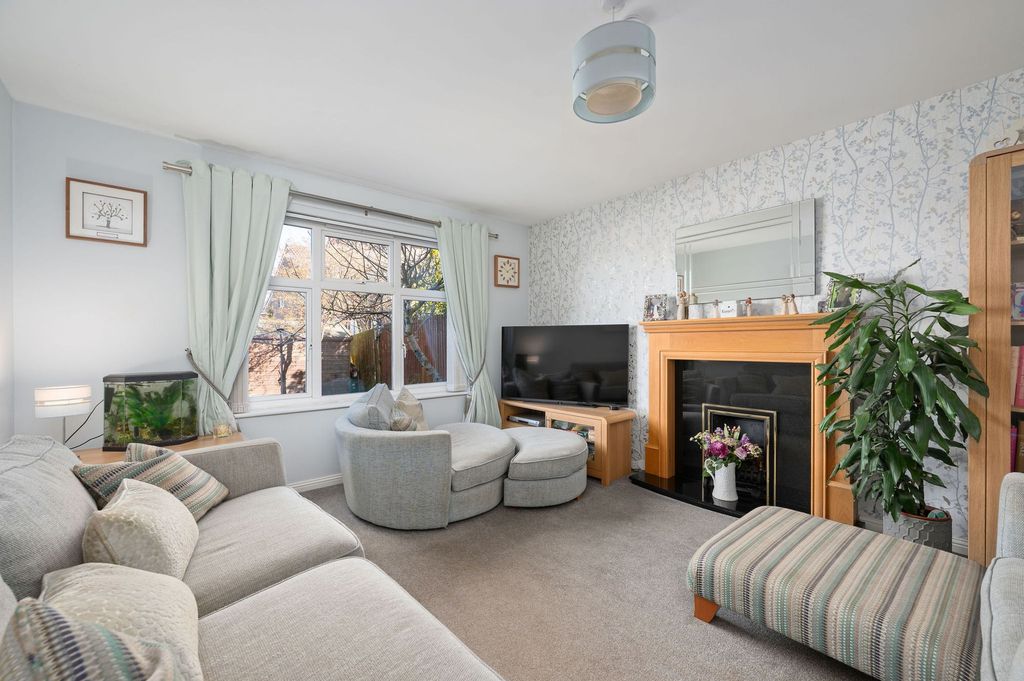 Property photo 3 of 28