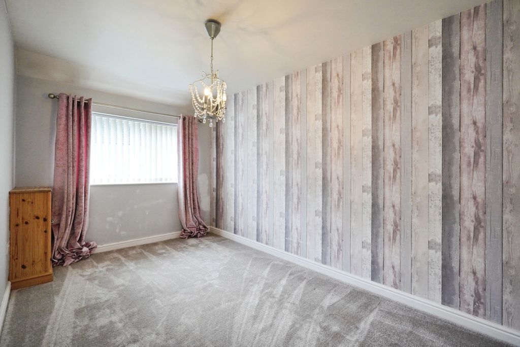 Property photo 3 of 17 Photo