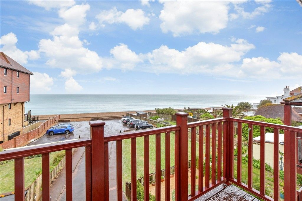 Property photo 2 of 11 Balcony / Terrace