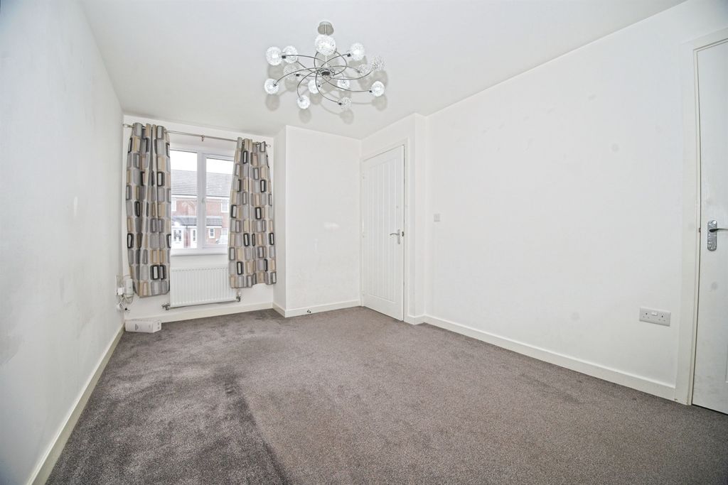 Property photo 2 of 26