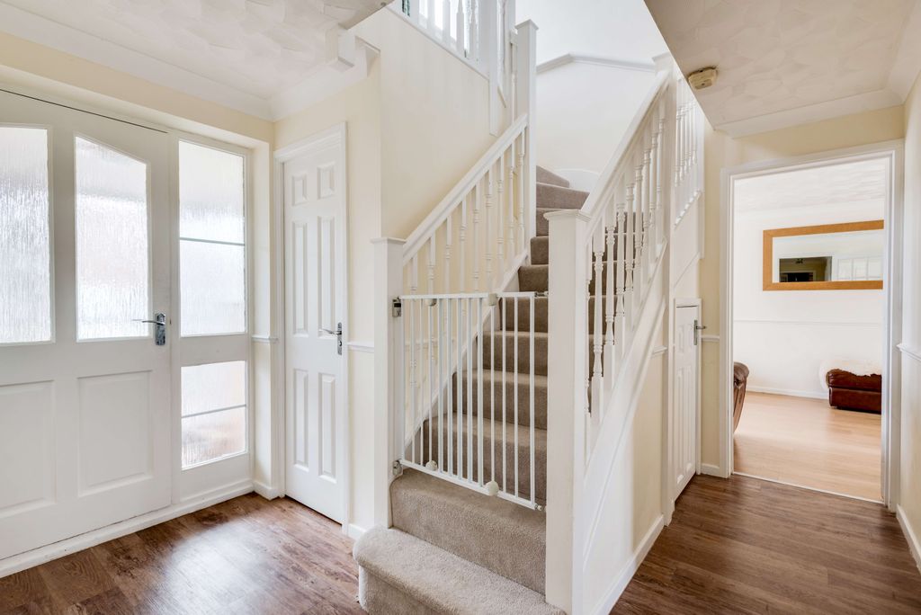 Property photo 2 of 34