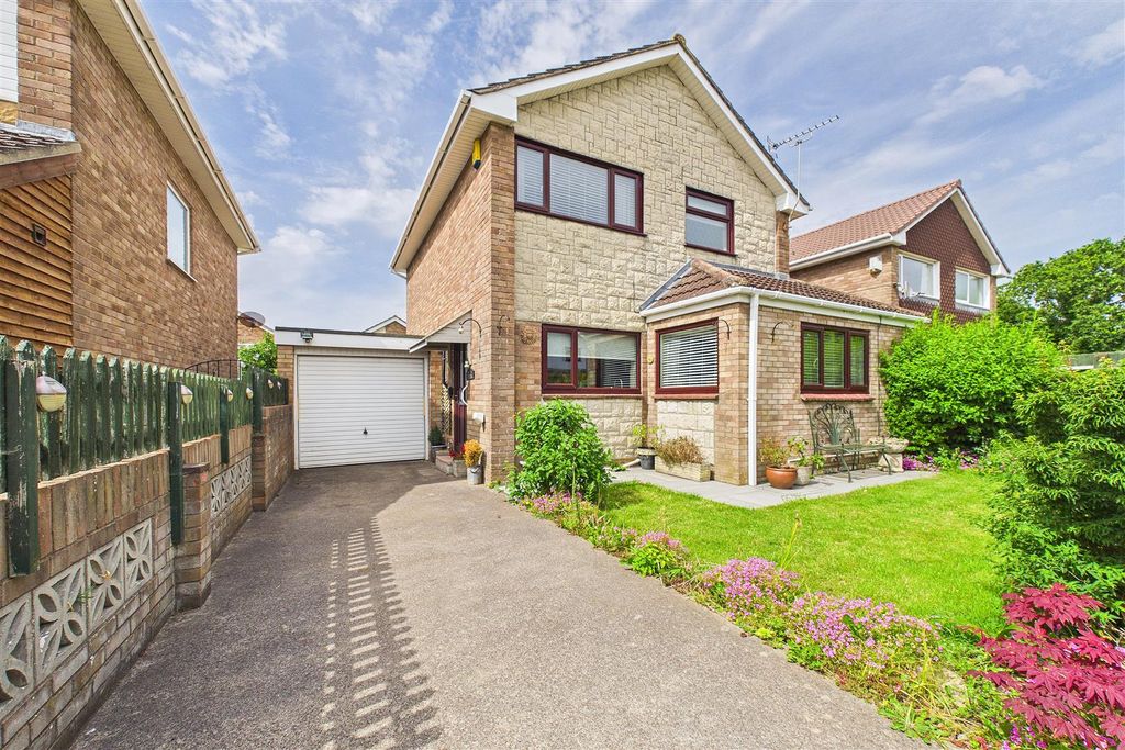 Property photo 1 of 18