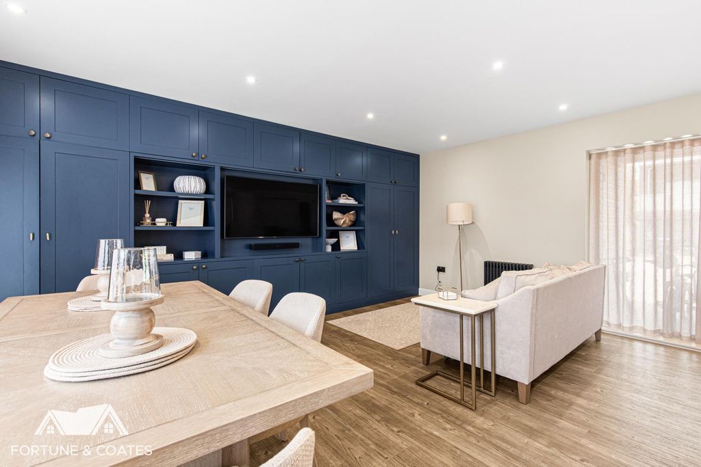 Property photo 3 of 29 Headlandstreet_33.Jpg