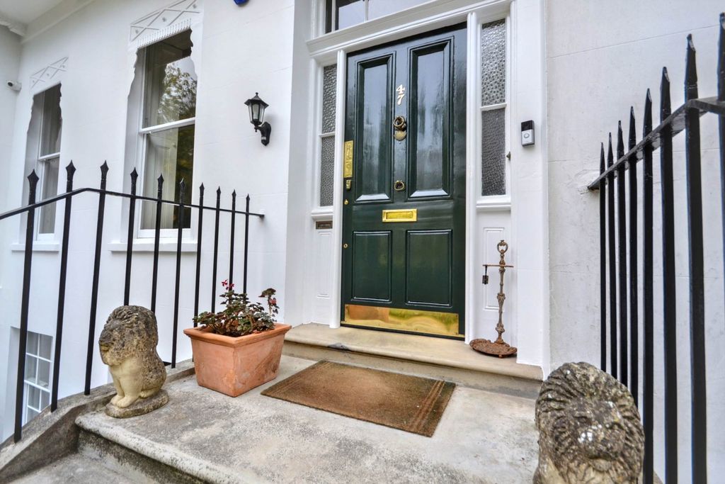 Property photo 3 of 32