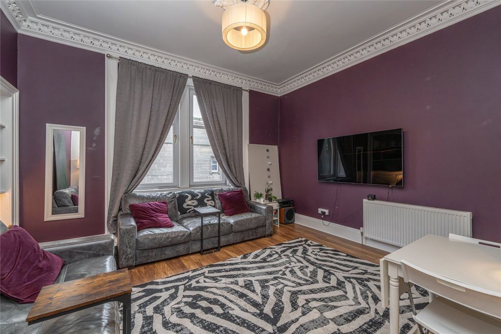 Property photo 2 of 17 Lounge