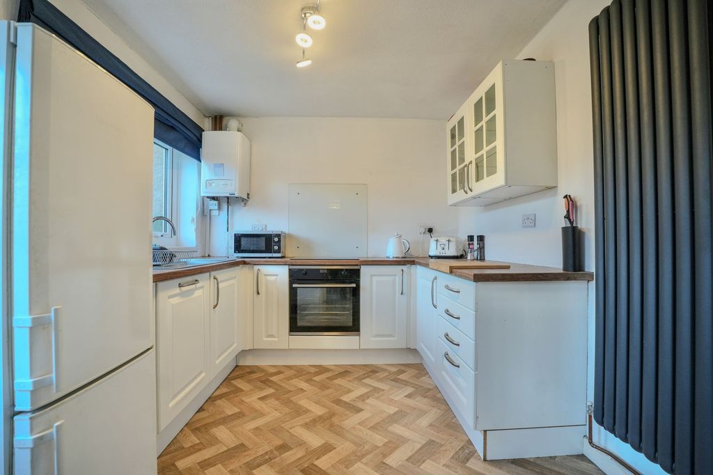 Property photo 3 of 22