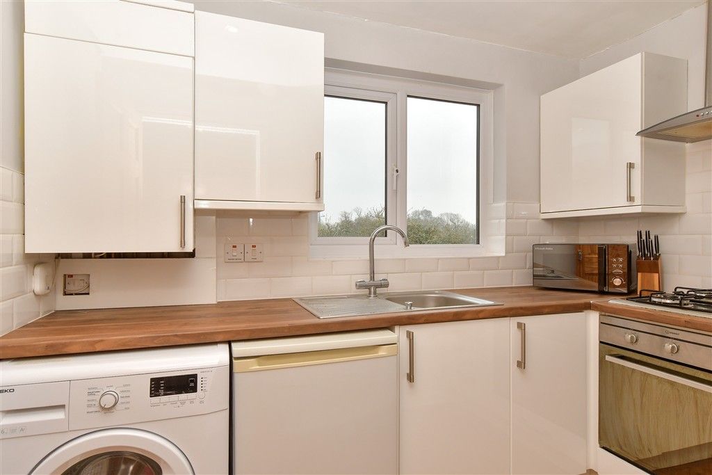 Property photo 3 of 9 Kitchen