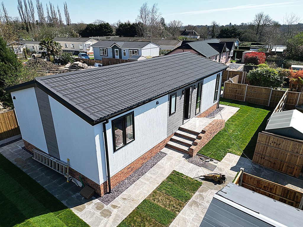 Property photo 1 of 17 Exerior