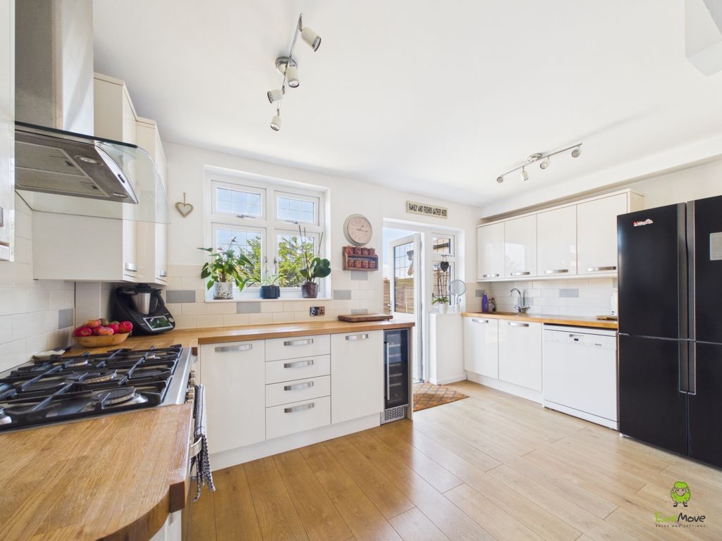 4 bed semi-detached house for saleBelmont Road, Erith, Kent DA8