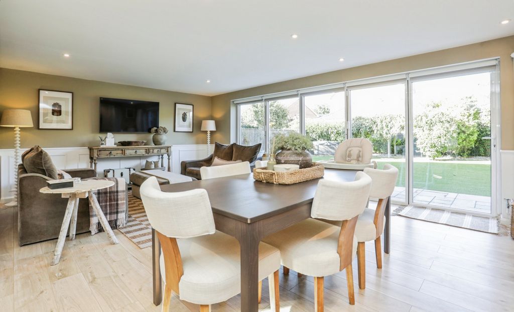 Property photo 2 of 37 Open Plan