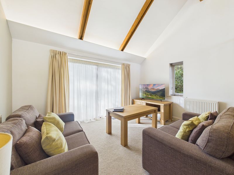 Property photo 2 of 17 Lounge