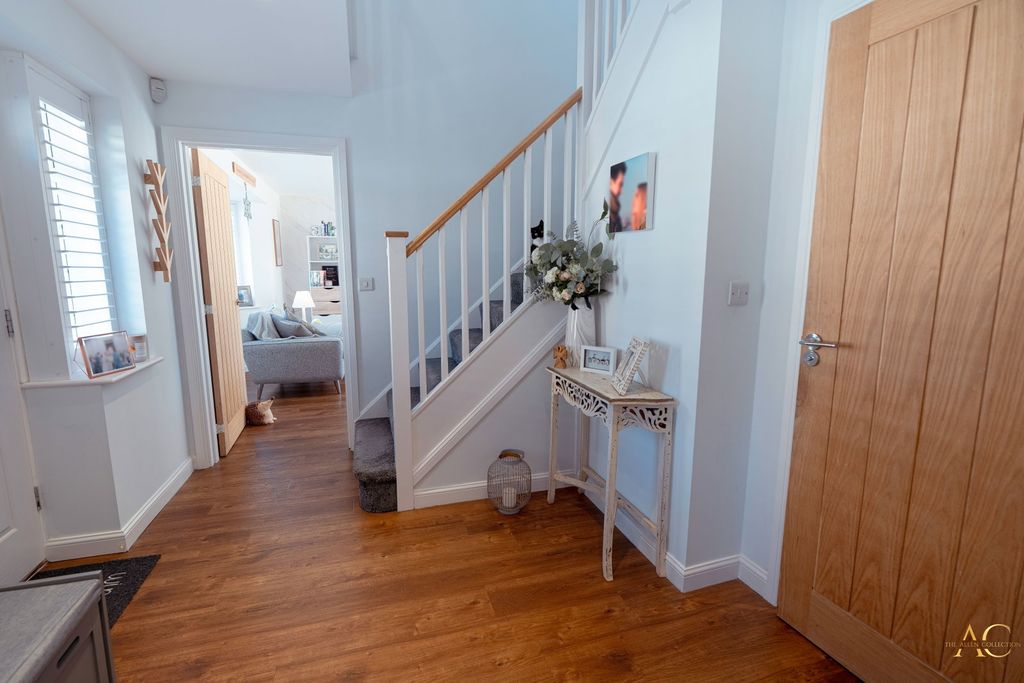 Property photo 2 of 27