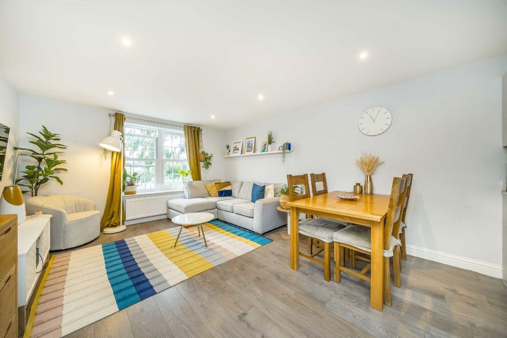 Property photo 3 of 8