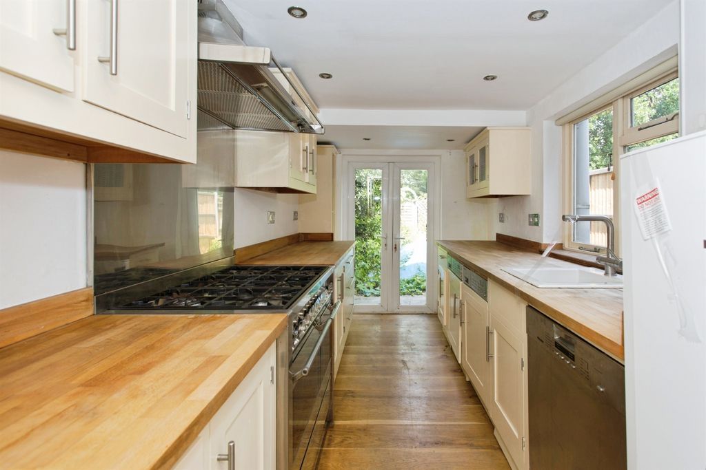 Property photo 3 of 10