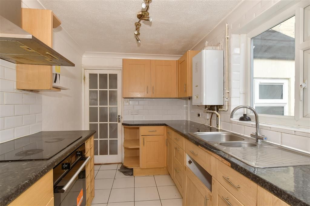 Property photo 2 of 11 Kitchen