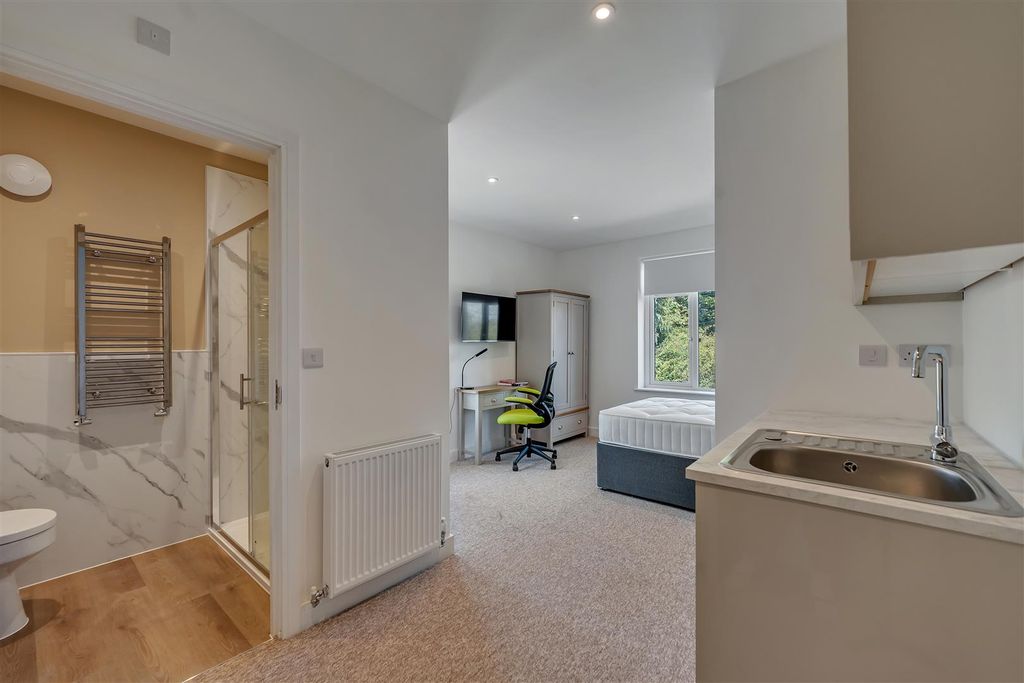 Property photo 1 of 12 Room