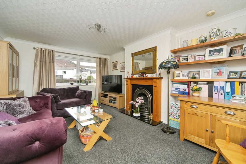 Property photo 2 of 16 Lounge