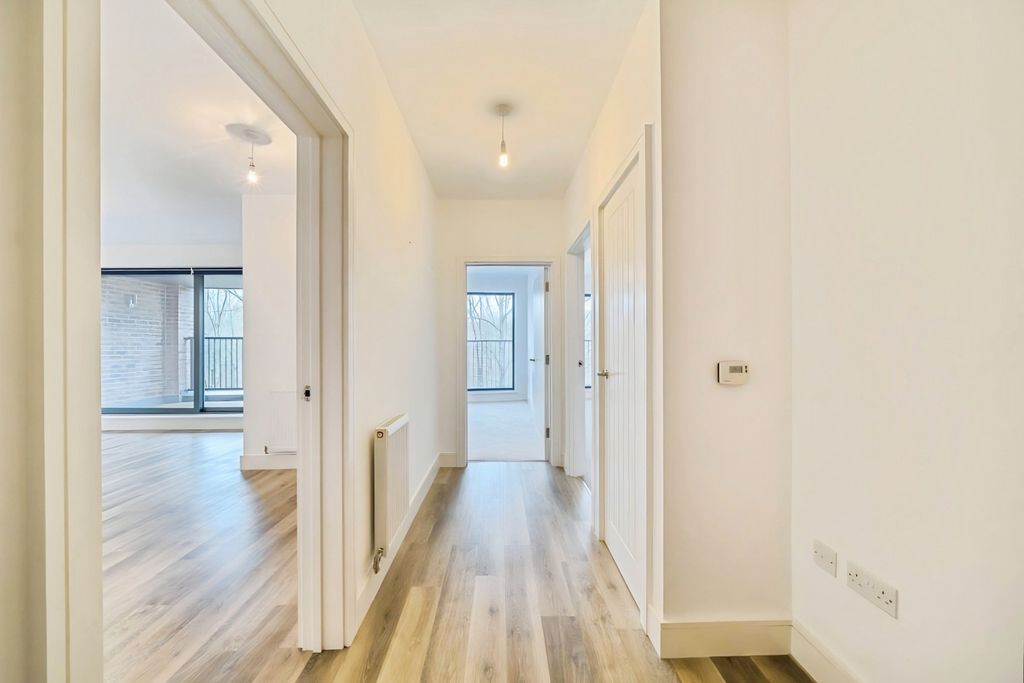 Property photo 3 of 14 Hallway