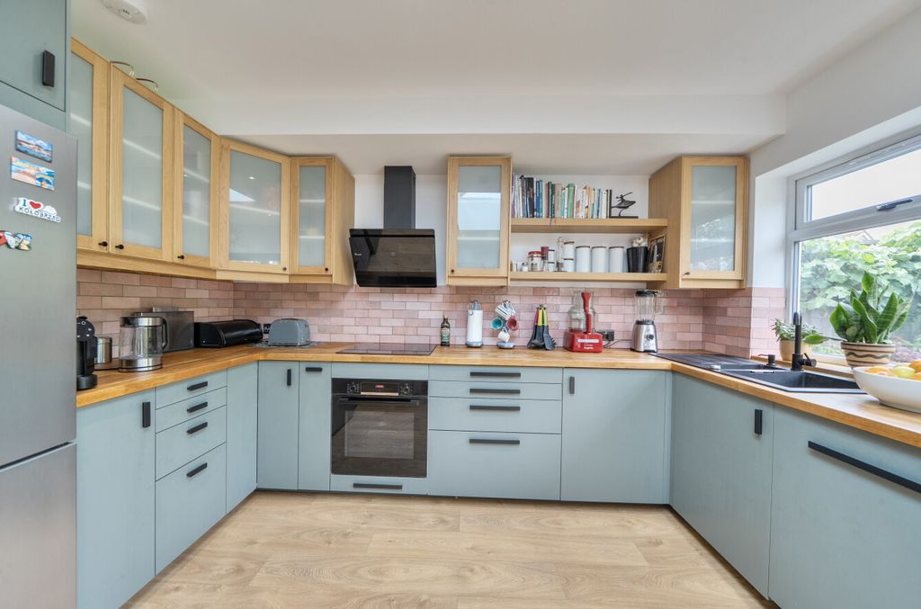 Property photo 3 of 28 1470390-17-6A22Ea...