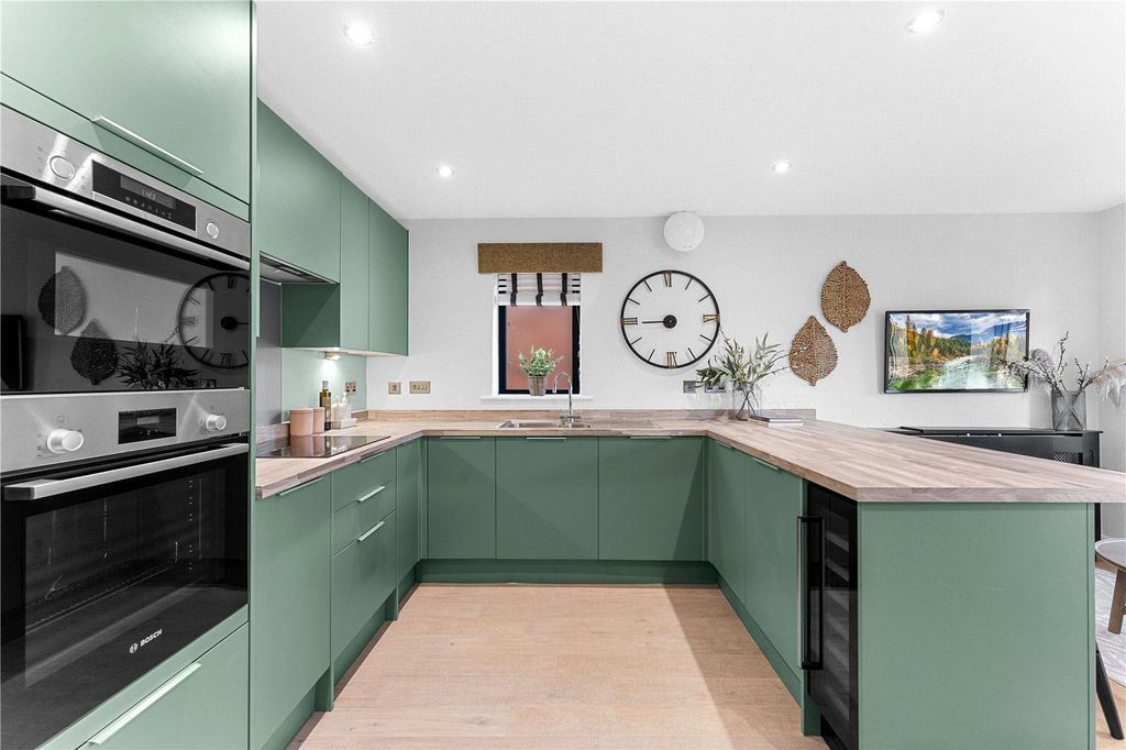 Property photo 3 of 17 Kitchen