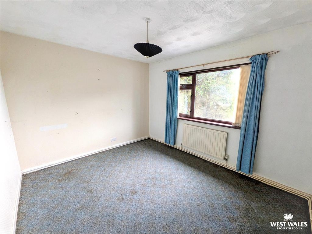 Property photo 3 of 25 5444.Jpg