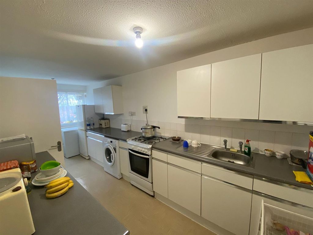 Property photo 3 of 7 Kitchen.Jpg