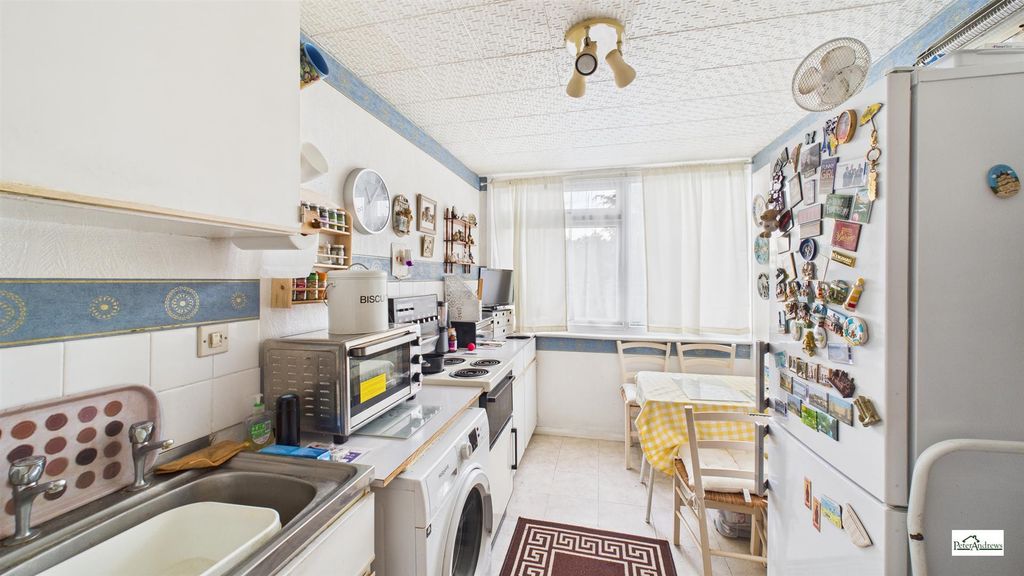 Property photo 3 of 9 Cam02085G0-Pr0216-Still005.Jpg