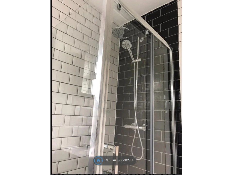 Property photo 3 of 10 Shower