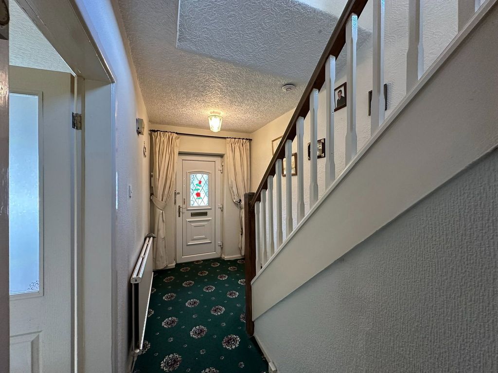 Property photo 3 of 27