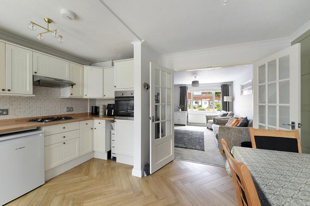 Property photo 3 of 16 41Golding07.Jpg