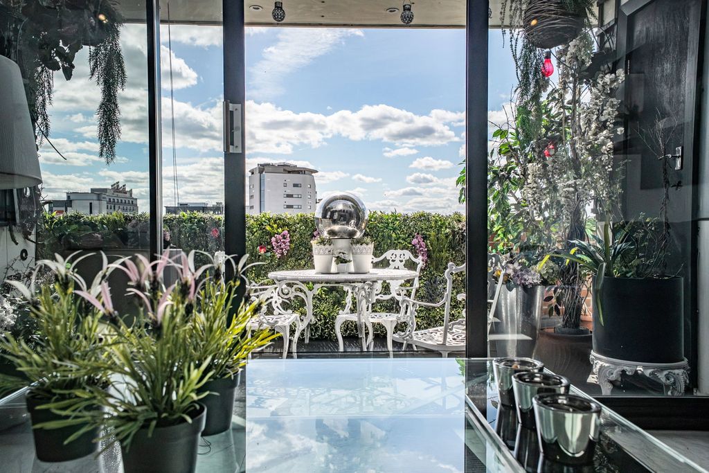 Additional image 5 of 3 bed penthouse for salePenthouse, Kings Court NG1