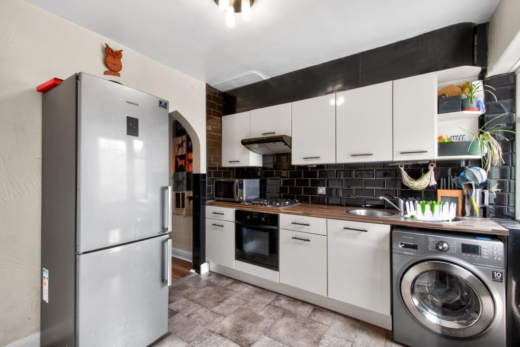 Property photo 3 of 14 40Willowgrove-9.Jpg