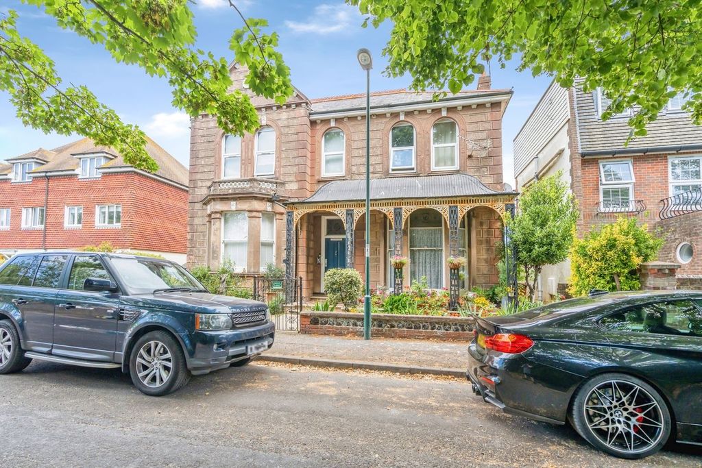 Property photo 1 of 12