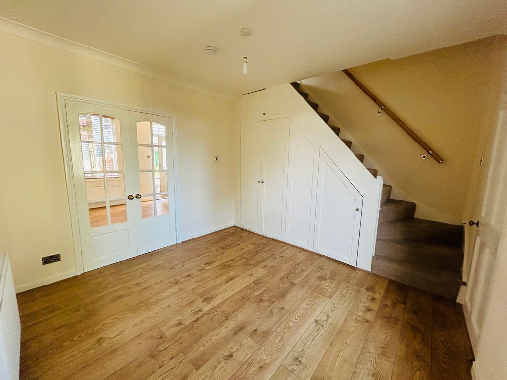 Property photo 2 of 11 Image
