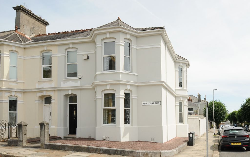 Property photo 2 of 20