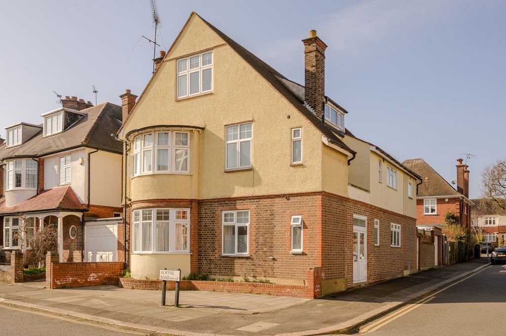 Property photo 1 of 18 Picture No. 01