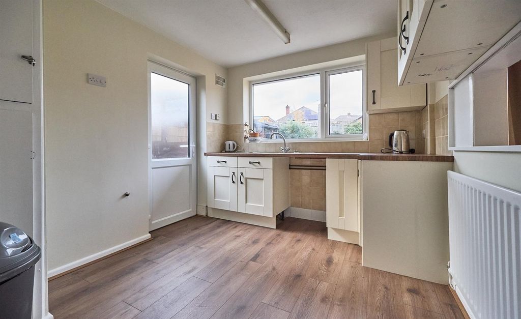 Property photo 2 of 9 Balliol Rd Bb .Jpg