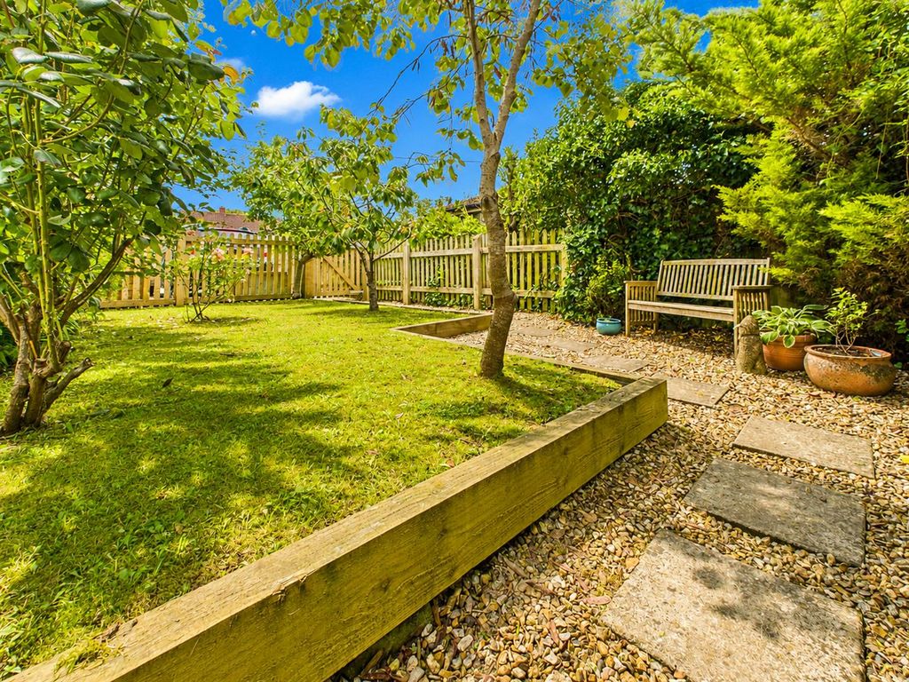 Property photo 2 of 25 Gardens