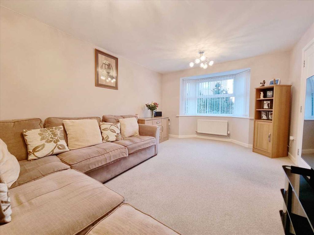 Property photo 2 of 13 Lounge: