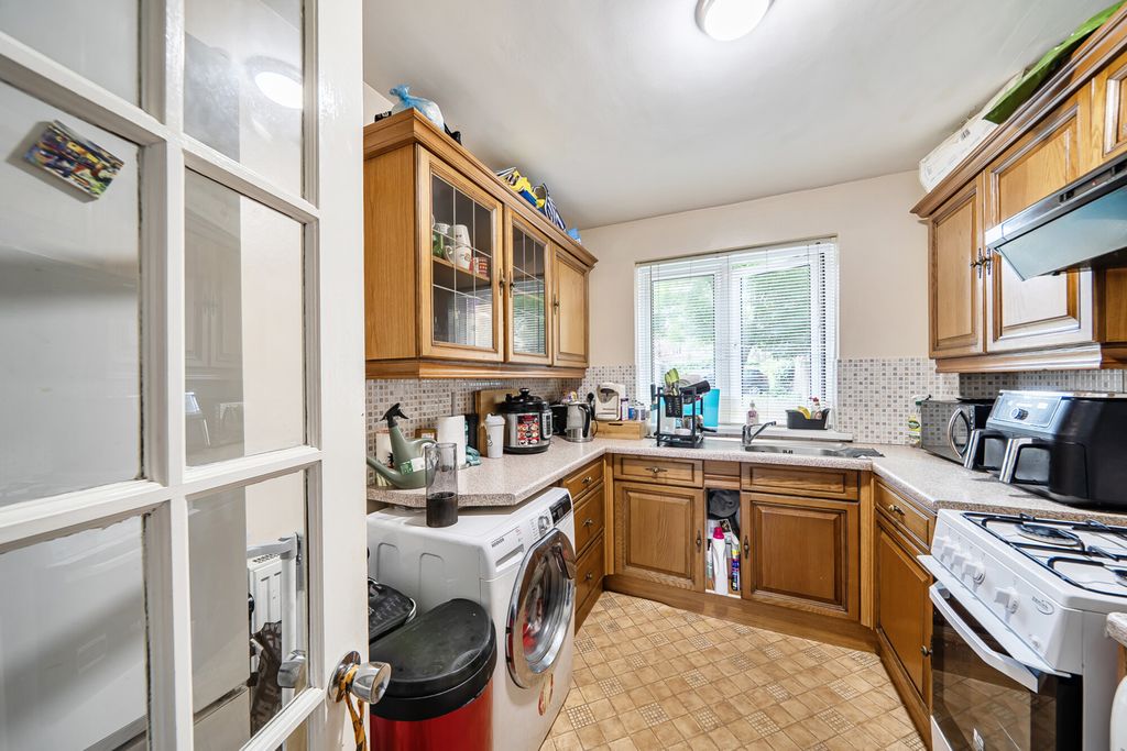 Property photo 2 of 20 1454464-12-69Fc7c...